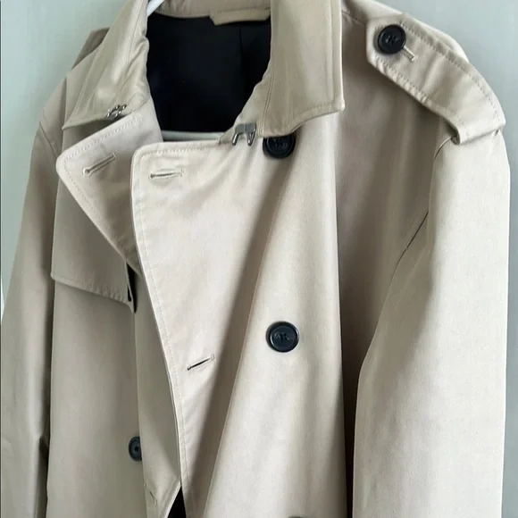 Zara | Tan Trench Coat with Wide Lapels and Adjustable Cuff Straps - Picture 4 of 5